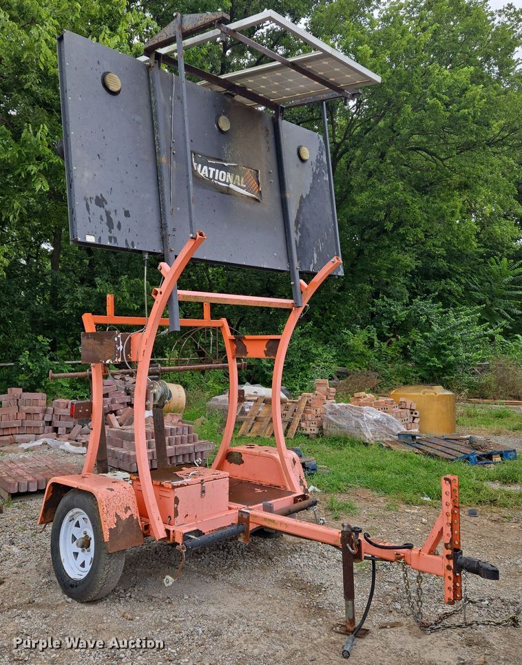 image for item EN8277 Arrow board trailer