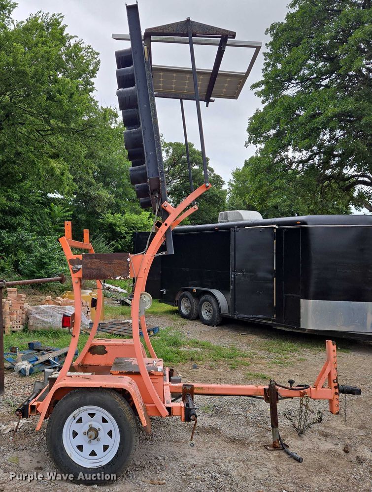 image for item EN8277 Arrow board trailer