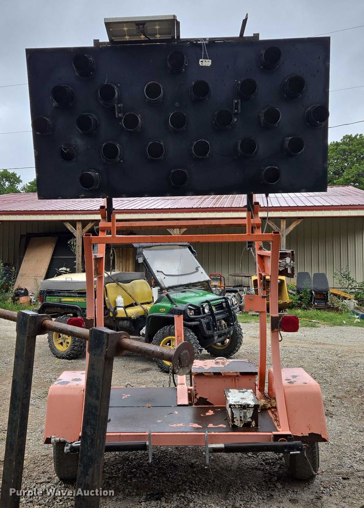 image for item EN8277 Arrow board trailer