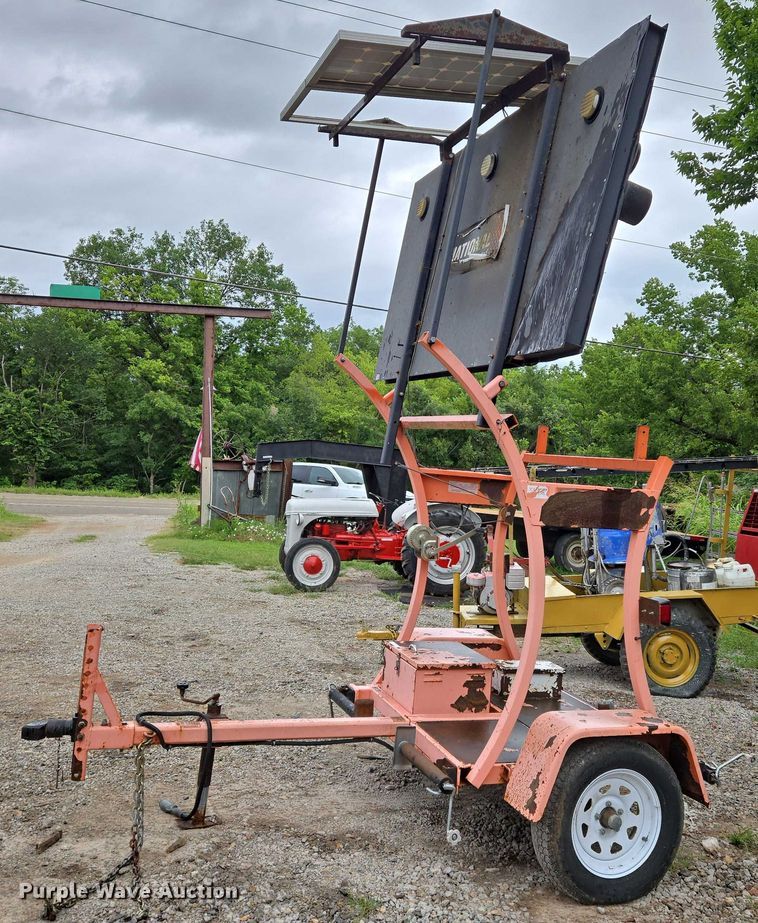 image for item EN8277 Arrow board trailer