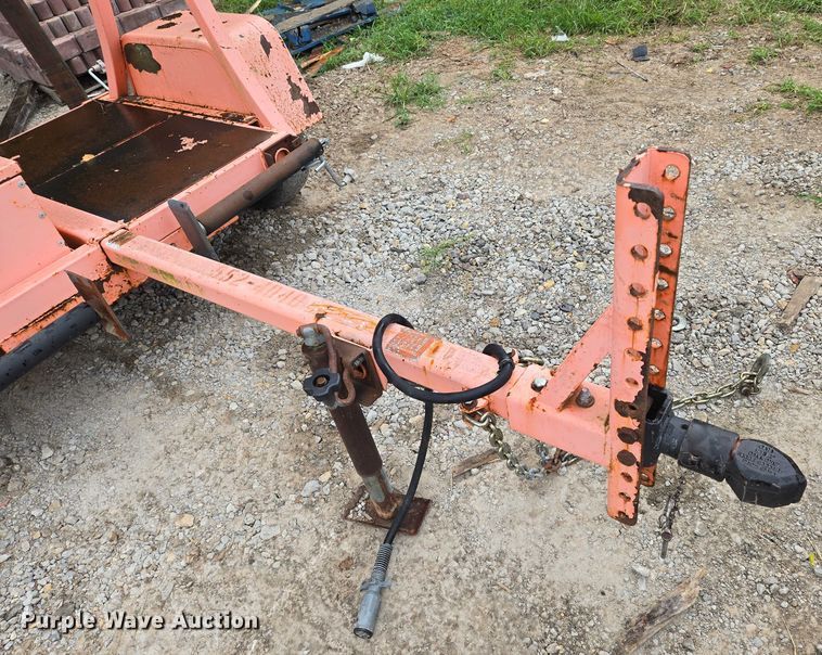 image for item EN8277 Arrow board trailer