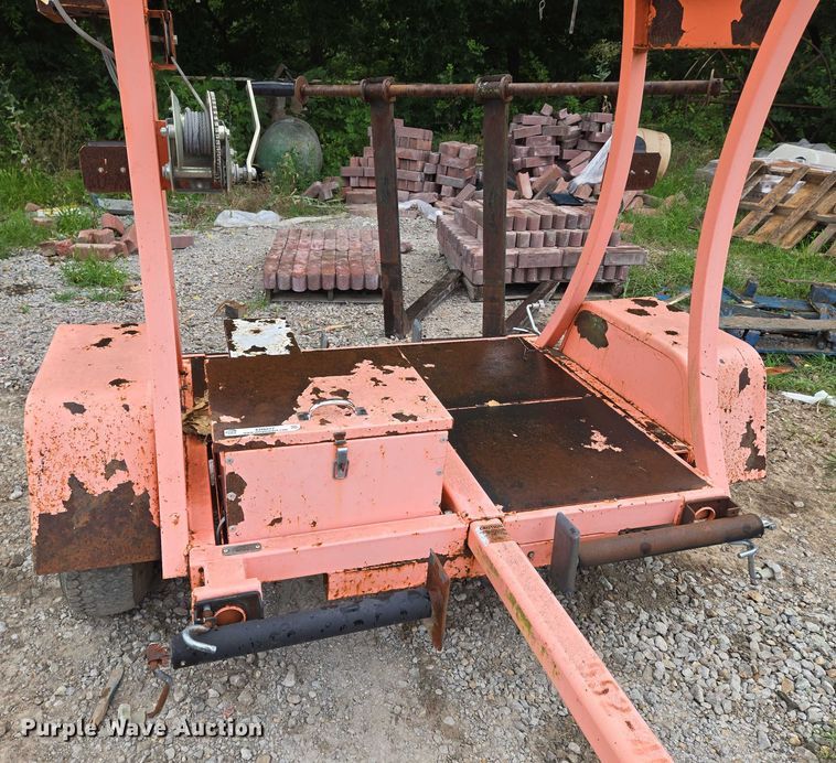 image for item EN8277 Arrow board trailer