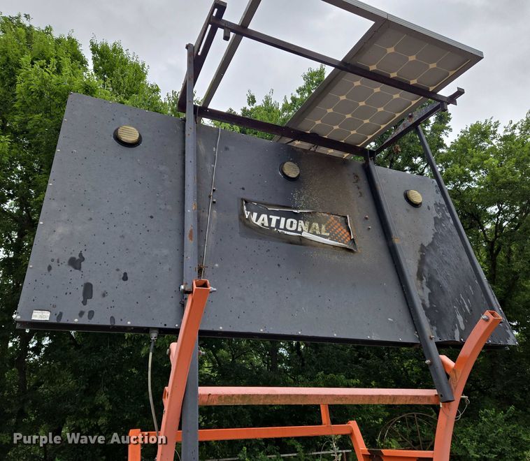 image for item EN8277 Arrow board trailer