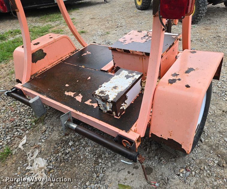 image for item EN8277 Arrow board trailer