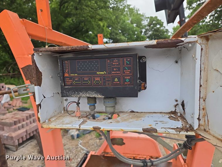 image for item EN8277 Arrow board trailer