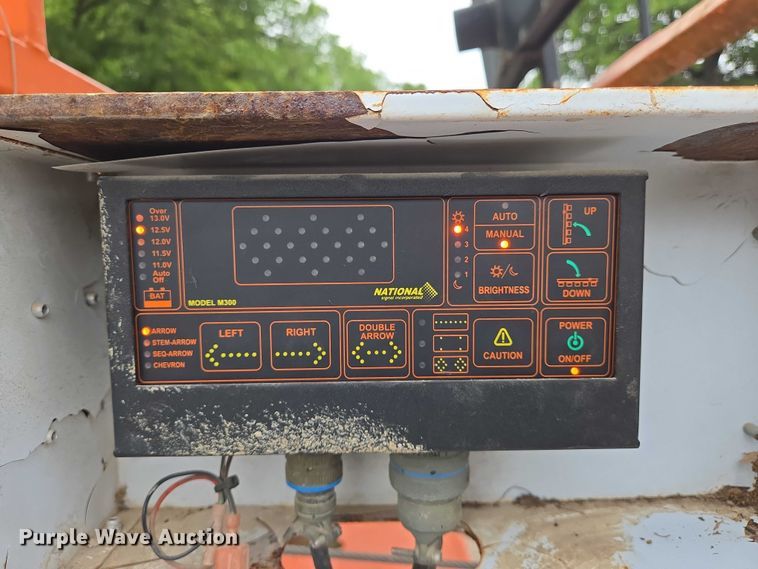 image for item EN8277 Arrow board trailer