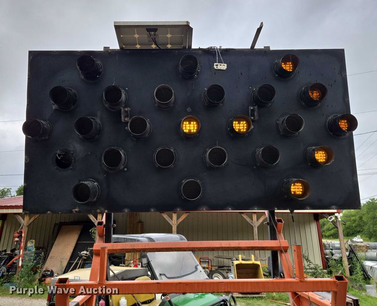 image for item EN8277 Arrow board trailer