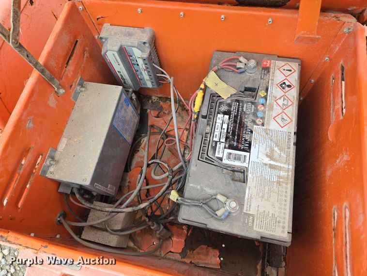 image for item EN8277 Arrow board trailer