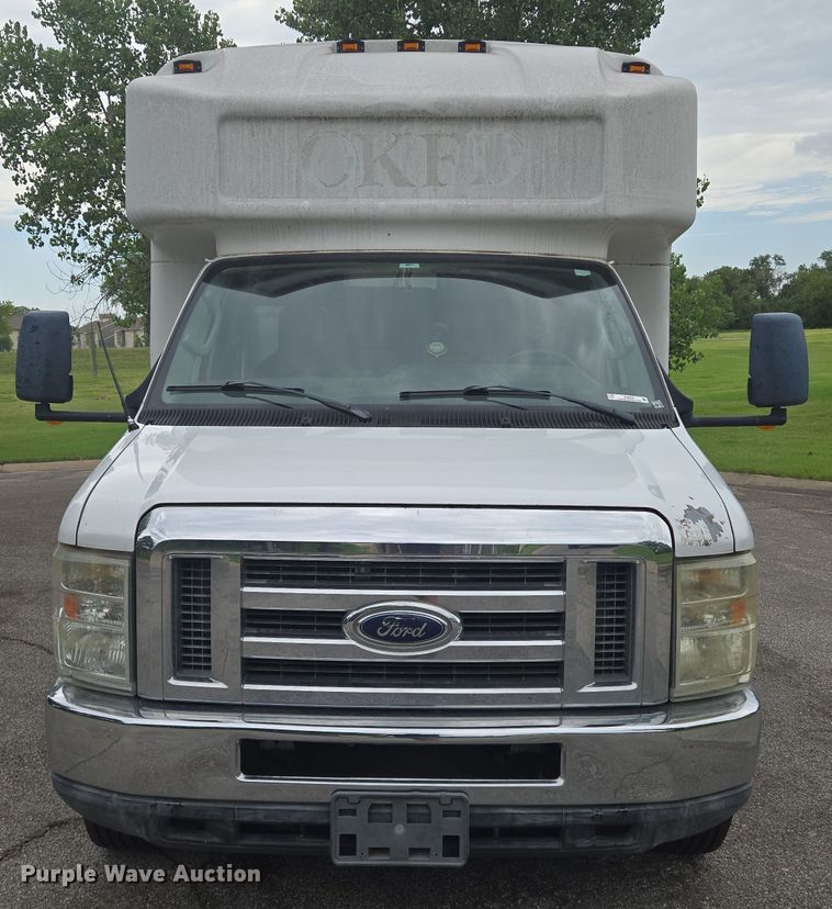 image for item EN8303 2011 Ford E450 RV