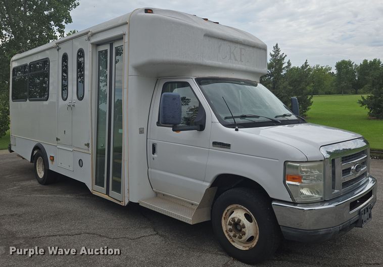 image for item EN8303 2011 Ford E450 RV