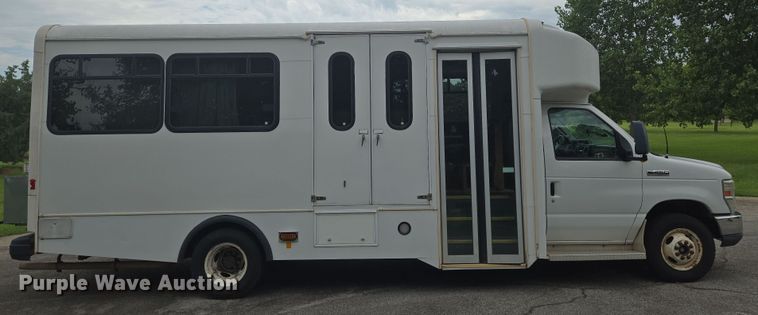 image for item EN8303 2011 Ford E450 RV