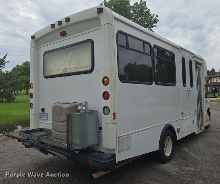 image for item EN8303 2011 Ford E450 RV