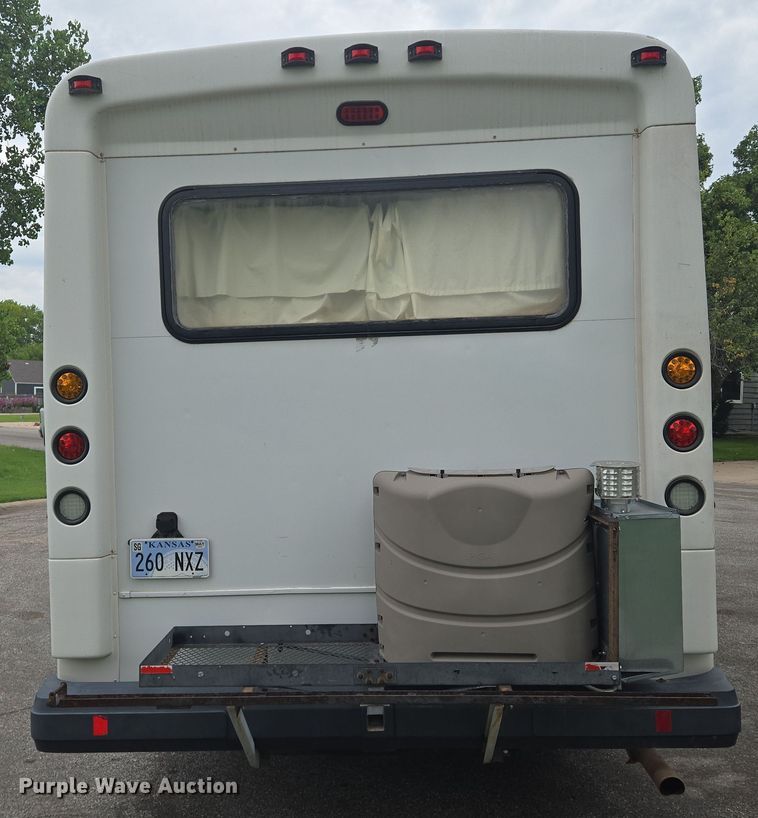 image for item EN8303 2011 Ford E450 RV