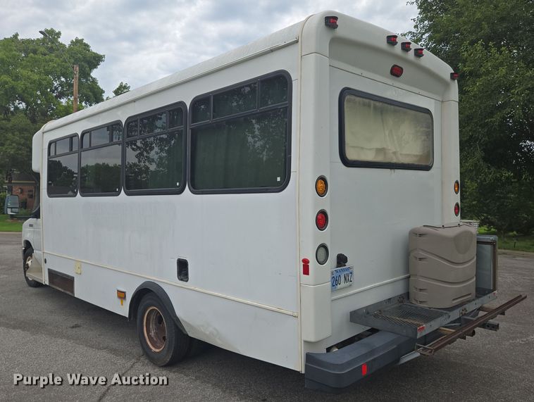 image for item EN8303 2011 Ford E450 RV