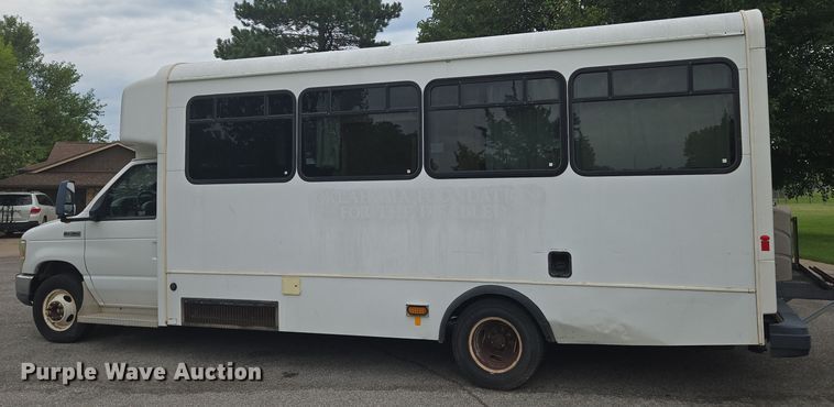 image for item EN8303 2011 Ford E450 RV