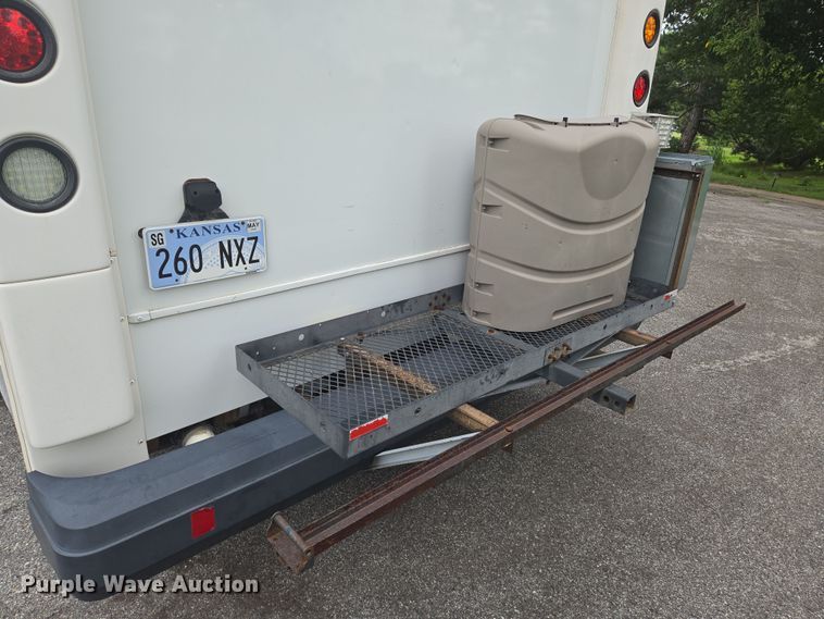 image for item EN8303 2011 Ford E450 RV