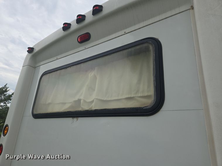 image for item EN8303 2011 Ford E450 RV