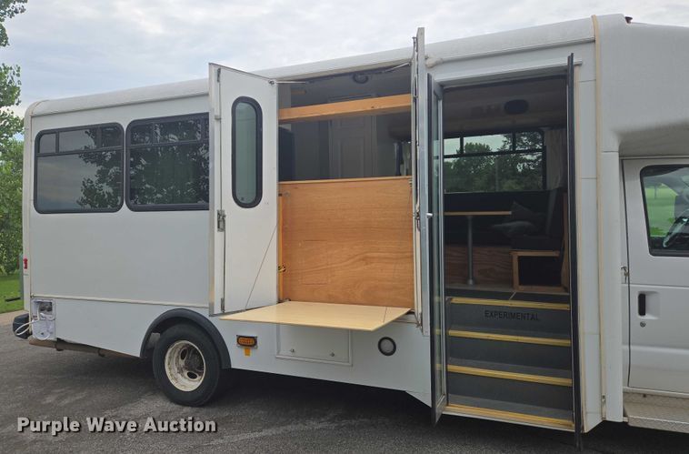 image for item EN8303 2011 Ford E450 RV