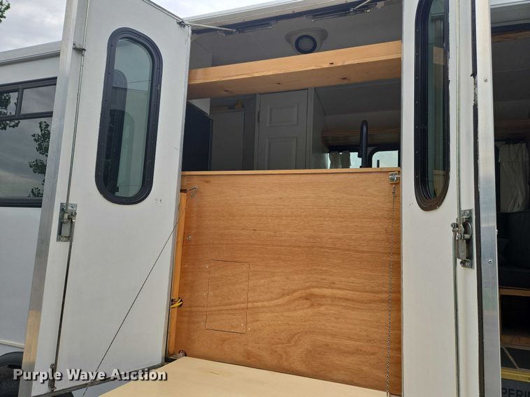 image for item EN8303 2011 Ford E450 RV