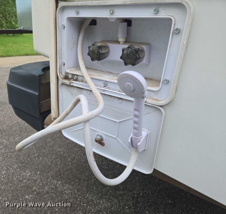 image for item EN8303 2011 Ford E450 RV