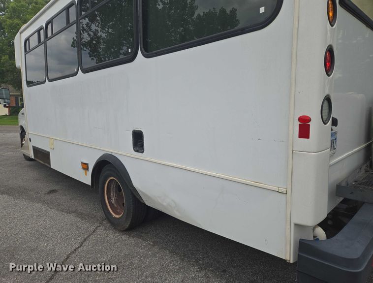 image for item EN8303 2011 Ford E450 RV