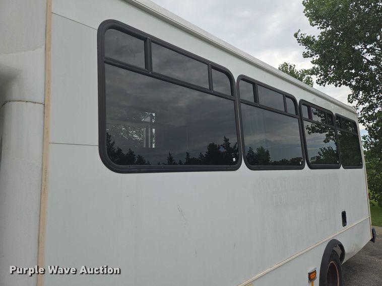 image for item EN8303 2011 Ford E450 RV