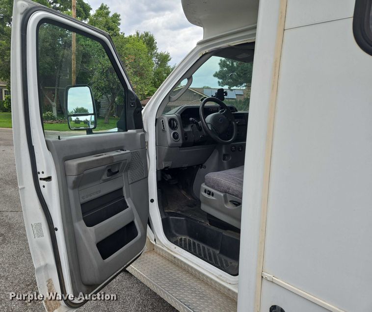image for item EN8303 2011 Ford E450 RV