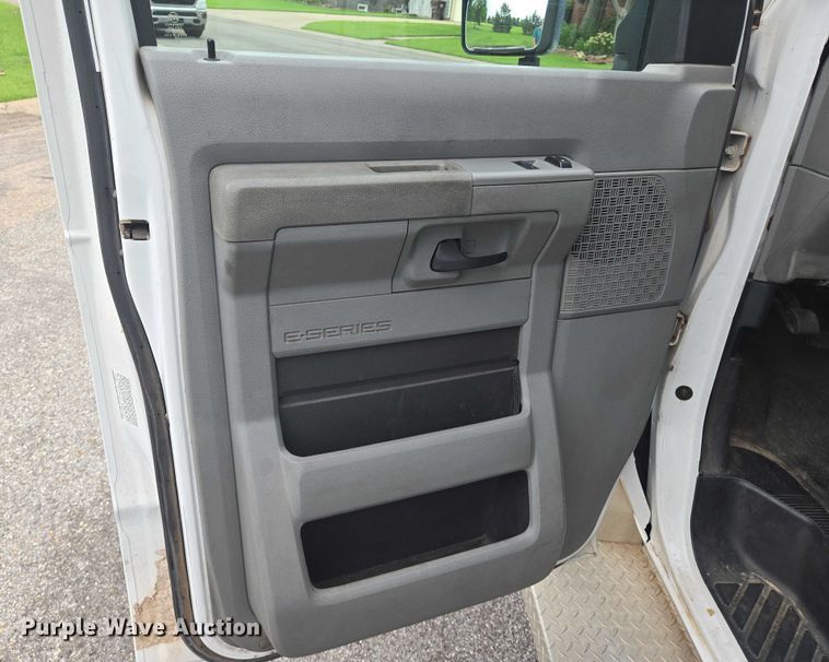 image for item EN8303 2011 Ford E450 RV