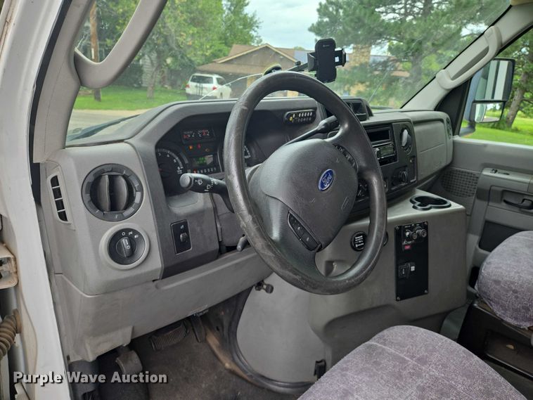 image for item EN8303 2011 Ford E450 RV