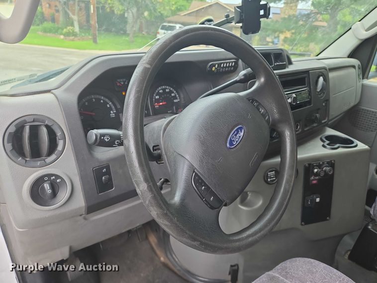 image for item EN8303 2011 Ford E450 RV