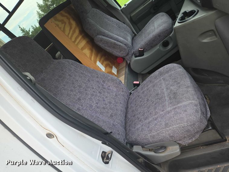 image for item EN8303 2011 Ford E450 RV