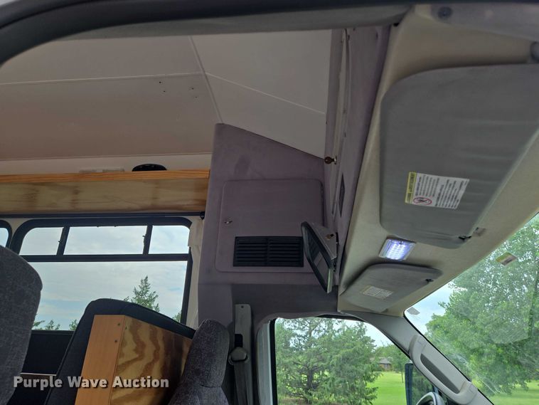 image for item EN8303 2011 Ford E450 RV