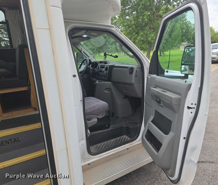 image for item EN8303 2011 Ford E450 RV