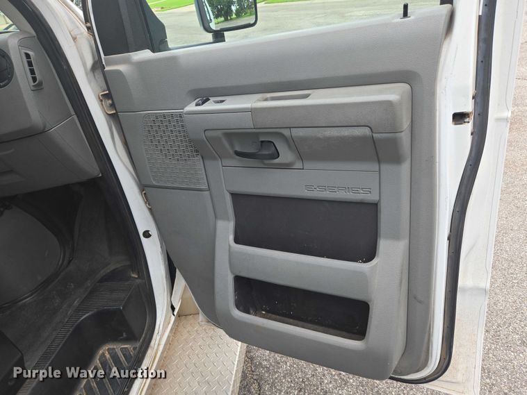image for item EN8303 2011 Ford E450 RV