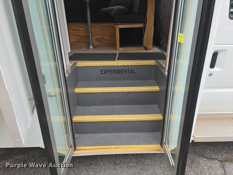 image for item EN8303 2011 Ford E450 RV