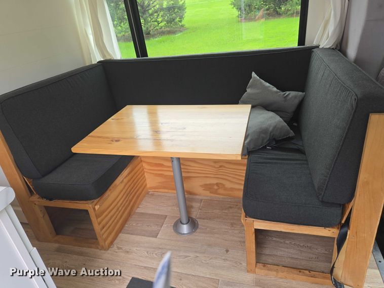 image for item EN8303 2011 Ford E450 RV