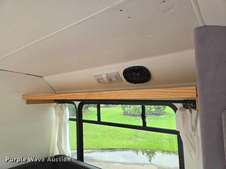 image for item EN8303 2011 Ford E450 RV