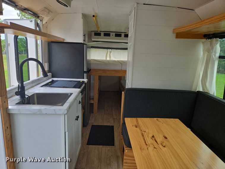 image for item EN8303 2011 Ford E450 RV