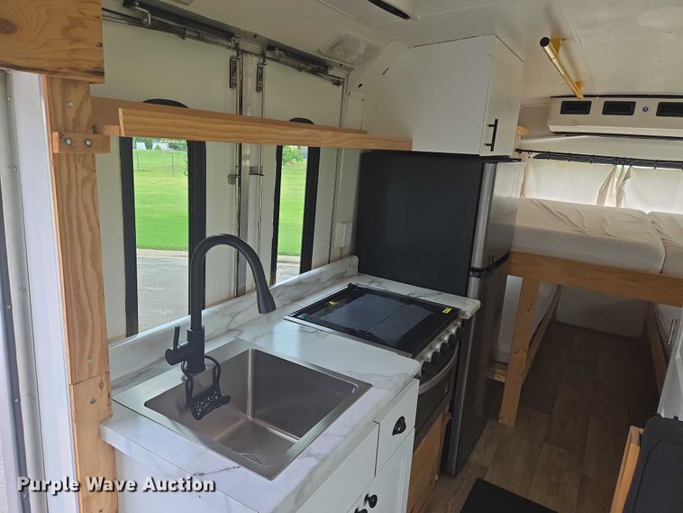 image for item EN8303 2011 Ford E450 RV