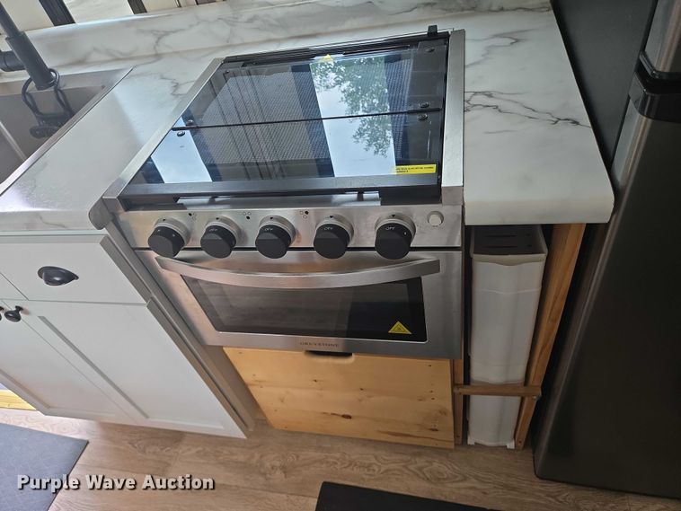 image for item EN8303 2011 Ford E450 RV