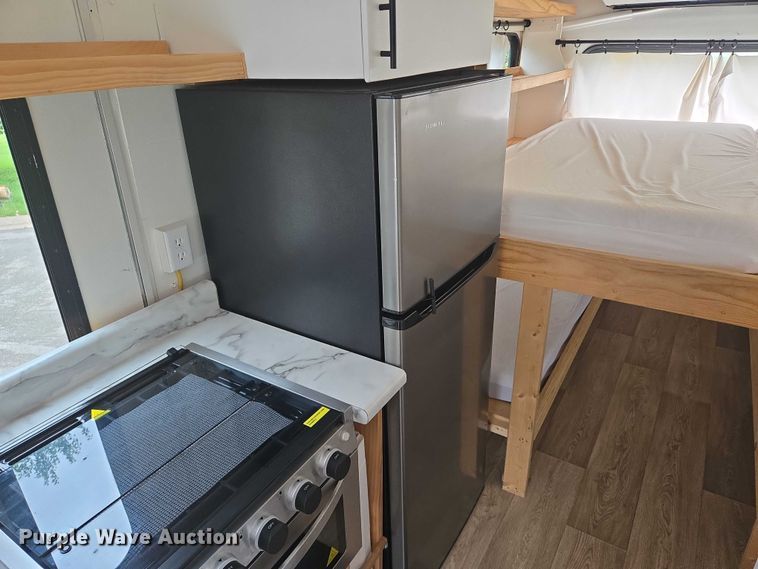 image for item EN8303 2011 Ford E450 RV