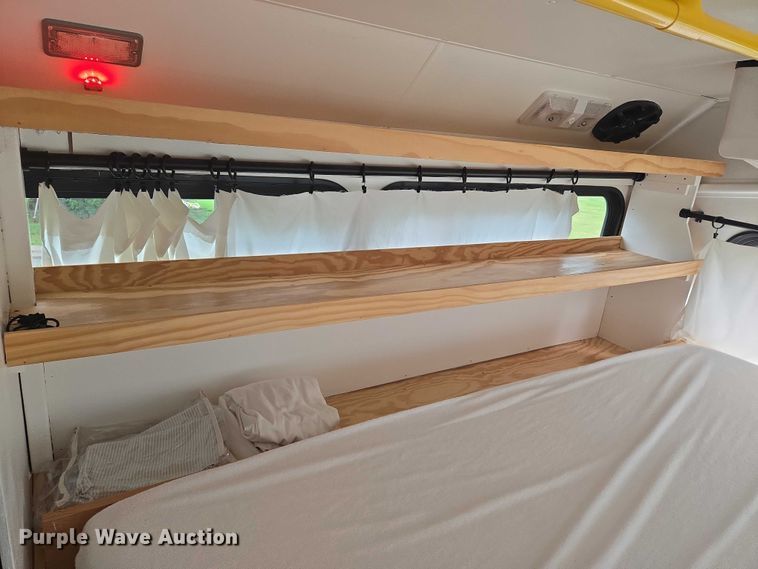 image for item EN8303 2011 Ford E450 RV