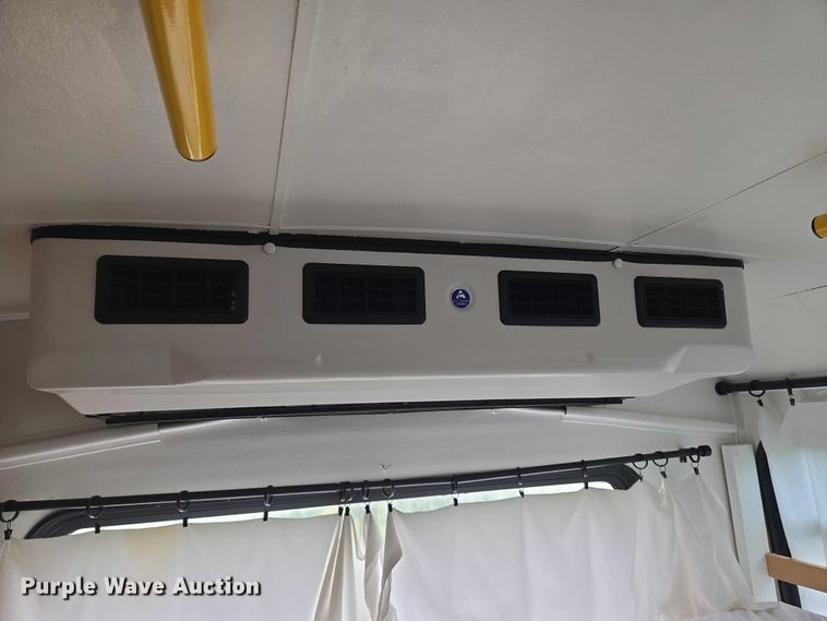 image for item EN8303 2011 Ford E450 RV