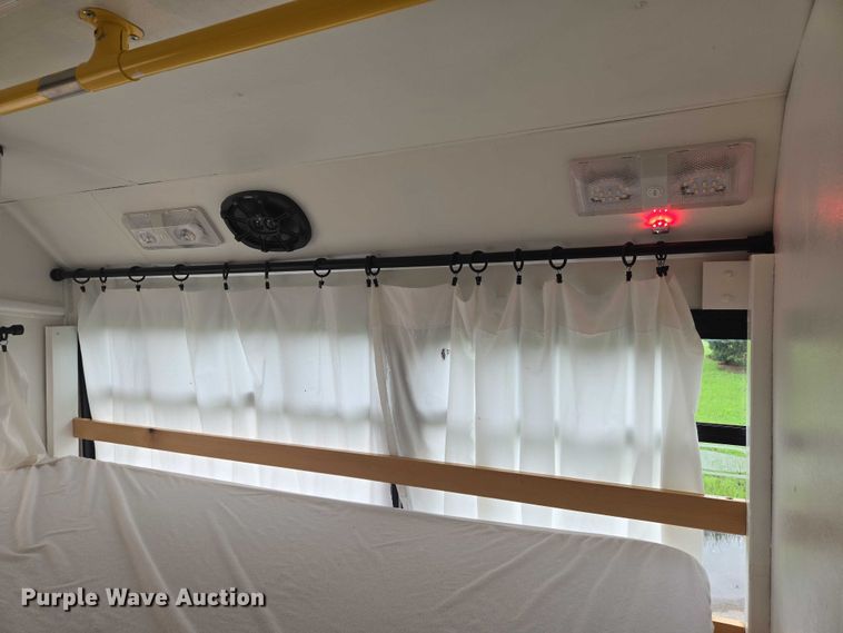 image for item EN8303 2011 Ford E450 RV