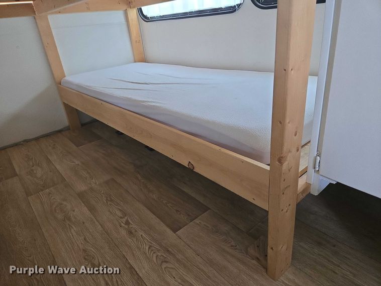 image for item EN8303 2011 Ford E450 RV