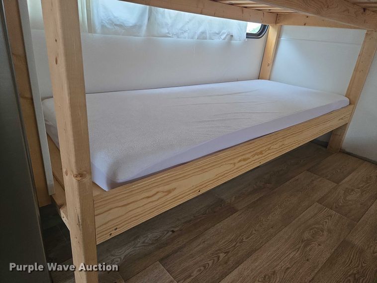 image for item EN8303 2011 Ford E450 RV