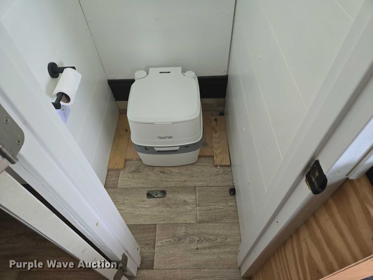 image for item EN8303 2011 Ford E450 RV