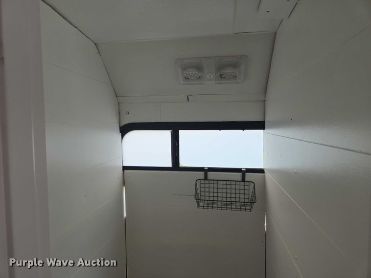 image for item EN8303 2011 Ford E450 RV