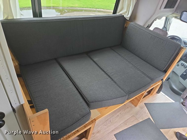 image for item EN8303 2011 Ford E450 RV