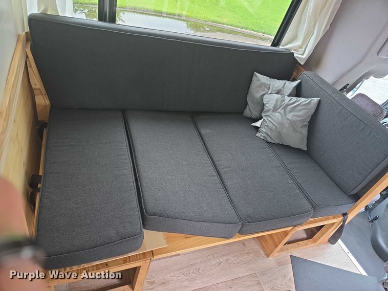 image for item EN8303 2011 Ford E450 RV